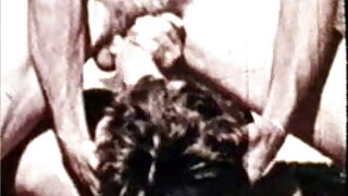 ಶೀರ್ಷಿಕೆಯಿಲ್ಲದ ಕಪ್ಪು ಕೂದಲಿನ ಹದಿಹರೆಯದವರು ಕಪ್ಪು ಫ್ರೀಕ್ ಹಾರ್ಡ್‌ನಿಂದ ನಾಯಿಯನ್ನು ಹೊಡೆದಿದ್ದಾರೆ