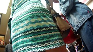 ಬೋಡಾಸಿಯಸ್ ಶ್ಯಾಮಲೆ ಸ್ವೀಟಿ ವನೆಸ್ಸಾ ವೆರಾಕ್ರಜ್ ತನ್ನ ಬಿಸಿ ರಕ್ತದ ಟ್ವಾಟ್ ಅನ್ನು ಬೆರಳುಗಳಿಂದ ತೋರಿಸುತ್ತಾಳೆ