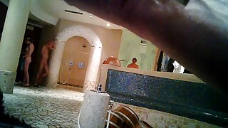 ನೀಲಿ ಕಣ್ಣಿನ ಕೆಂಪು ಕೂದಲಿನ ಹದಿಹರೆಯದವರು pov ಕ್ಯಾಮರಾದಲ್ಲಿ ಗಟ್ಟಿಯಾದ ಕಂಬವನ್ನು ಬೀಸುತ್ತಿದ್ದಾರೆ